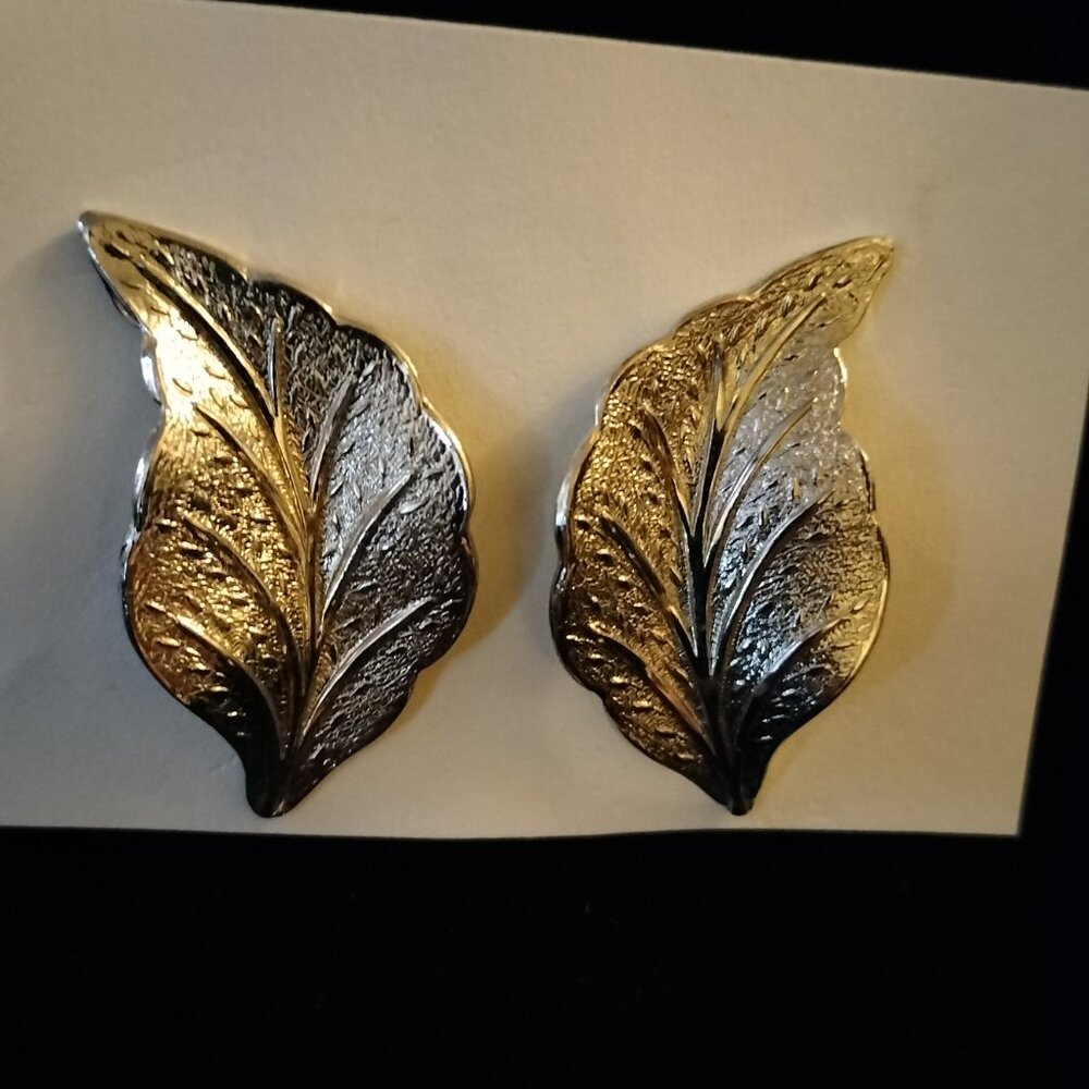 Vintage 1980s Napier Silver Tone Leaf Post Earrings Retro Cottagecore Stainless